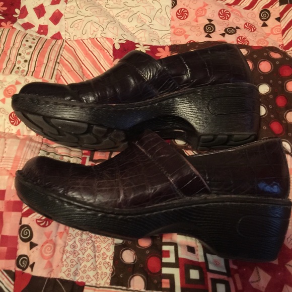 Born brown clogs. Size 8. - Picture 2 of 3