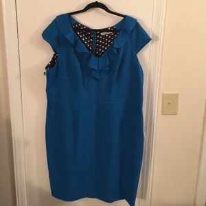 👗New Item👗 Sandra Darren v-cut collared dress