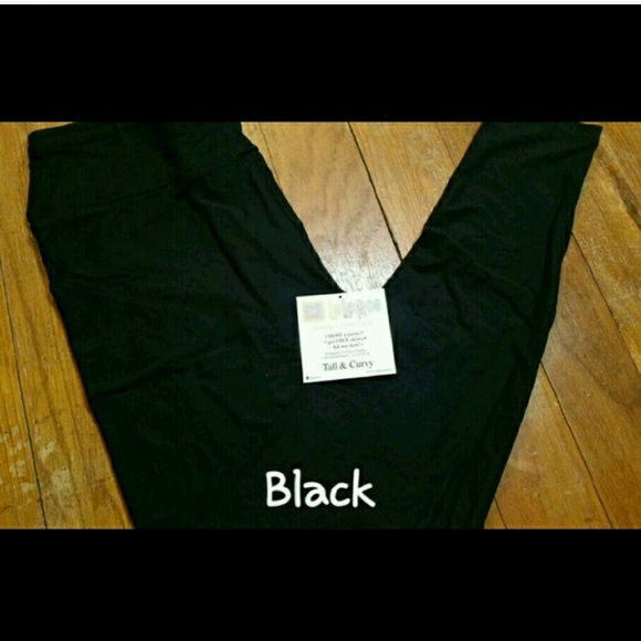 2 pair of lularoe black leggings