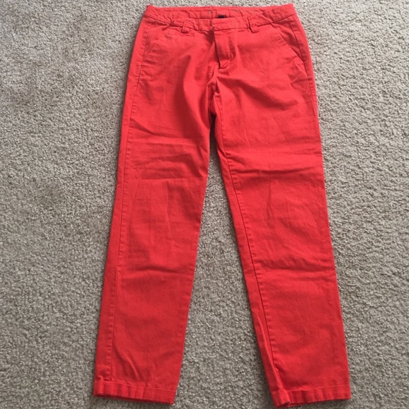 Red Gap khaki Capri pants