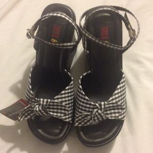 Torrid black gingham wedges US W sz9
