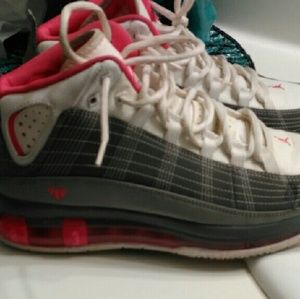 Woman's jordans (price change it was a typo)