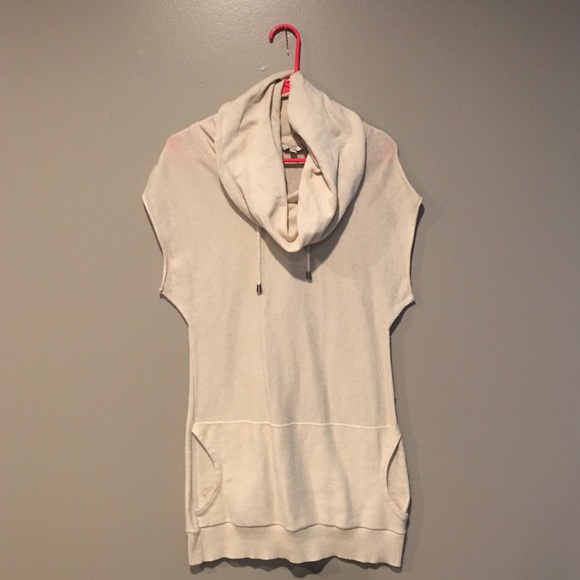 Cache Turtle Neck Tee