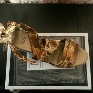 New! Tie up espadrille