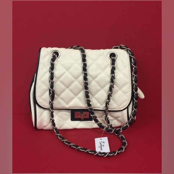 TwentyOne Handbags - NWT! Twentyone Bag