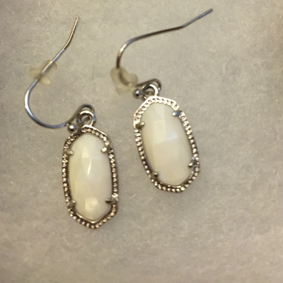 UFT Black Elles and White Lees - Picture 2 of 3