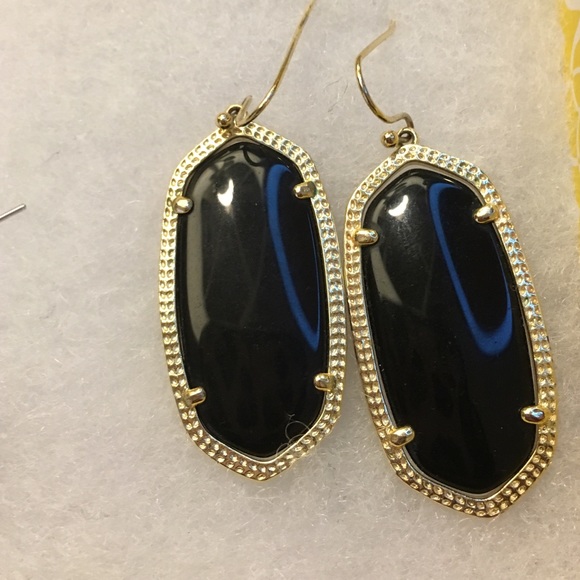 UFT Black Elles and White Lees - Picture 3 of 3