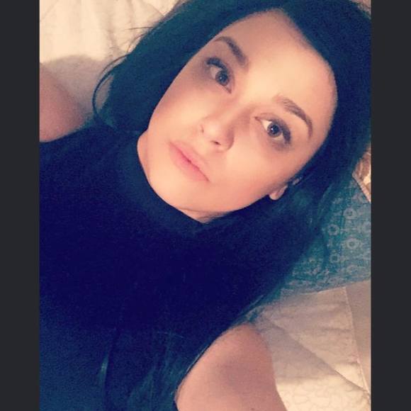 Meet your Posher, Demi