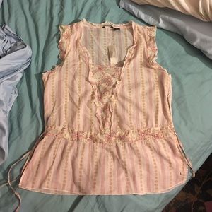 Sleeveless blouse