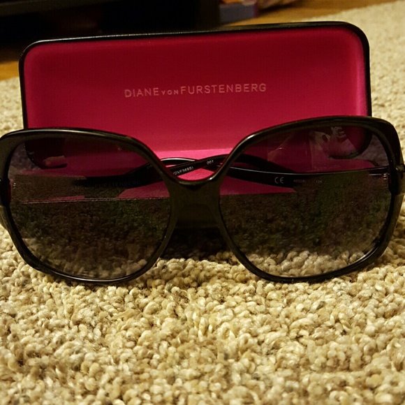 Diane Von Furstenberg sunglass