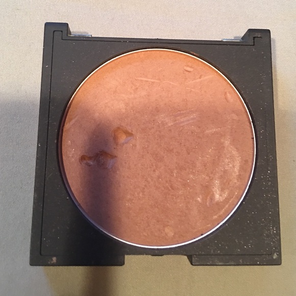 Amazing Cosmetics Velvet Mineral Foundation - Deep - Picture 4 of 4
