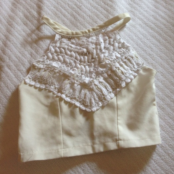 Cropped halter not from LF