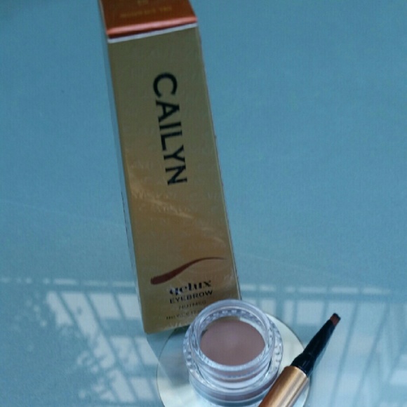 NWT Cailyn Brow Filler with Brush - Picture 4 of 4