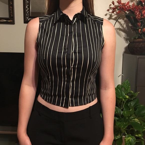 Alice + Olivia sleeveless button top size 4
