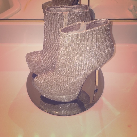 Bebe Booties Sparkly Gold Size 8