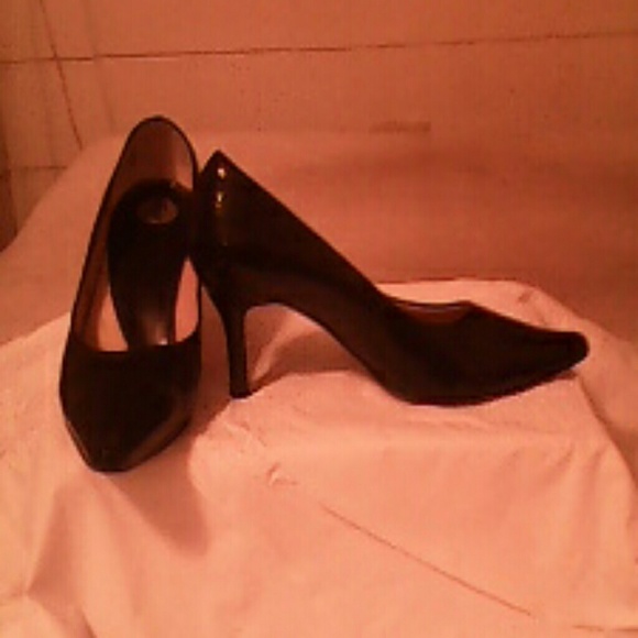 Patent Leather Pumps - Picture 3 of 4