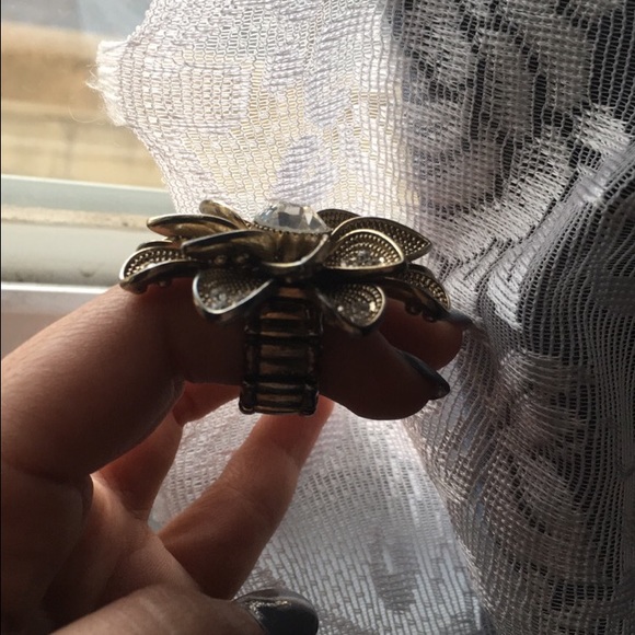 Flower ring - Picture 3 of 4