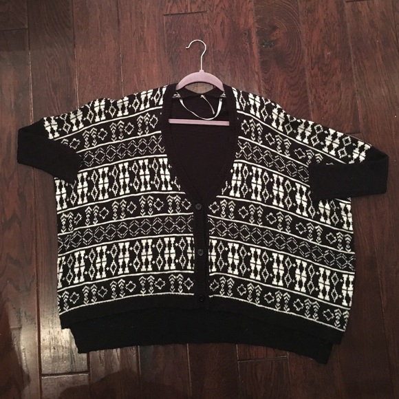 Loose Patterned Cardigan - Picture 2 of 3