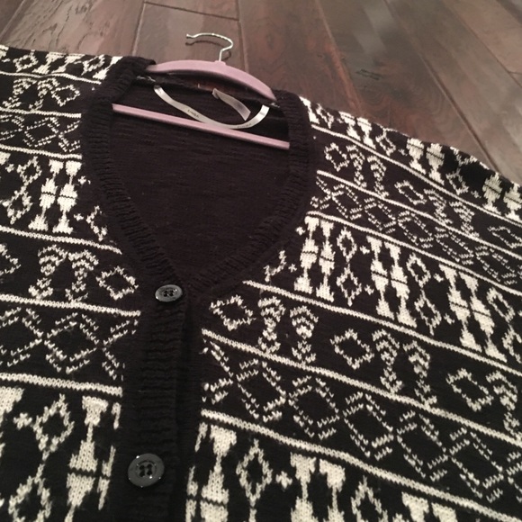 Loose Patterned Cardigan - Picture 3 of 3