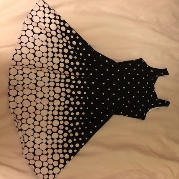 Black-and-white polkadot dress - Picture 1 of 4
