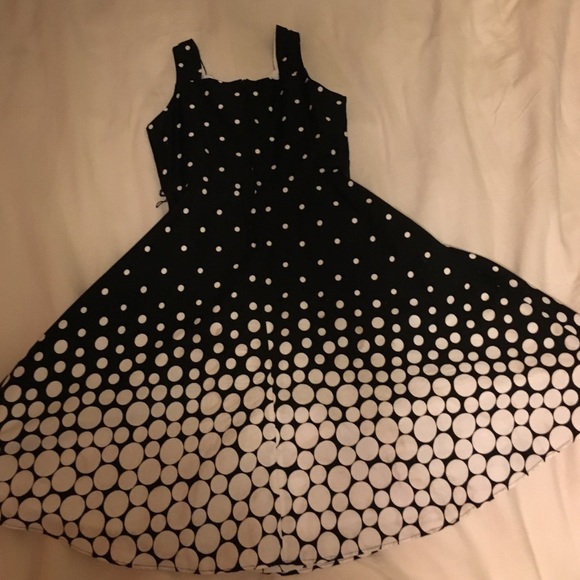 Black-and-white polkadot dress - Picture 2 of 4