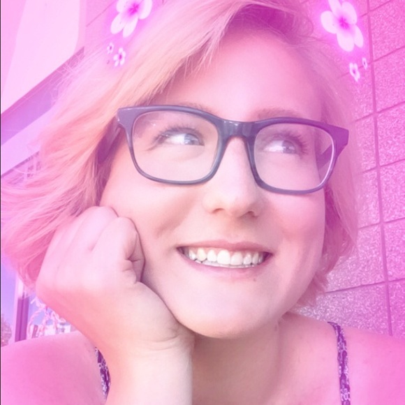 Meet your Posher, Michaela - Picture 2 of 4