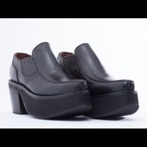 Bernadette by Nana x Solestruck