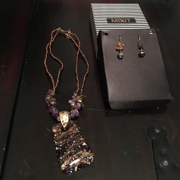 🌟Reduced! Mixit Necklace & Earrings Set