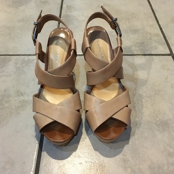 Gianni Bini Wedges - Picture 1 of 4
