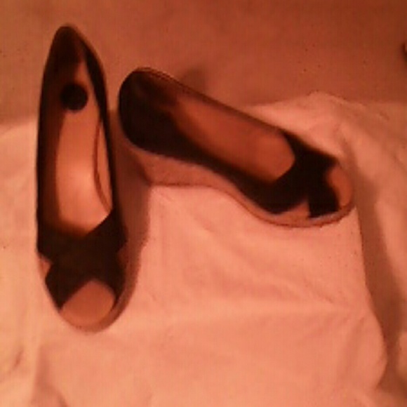 Peep toed black wedged espadrilles