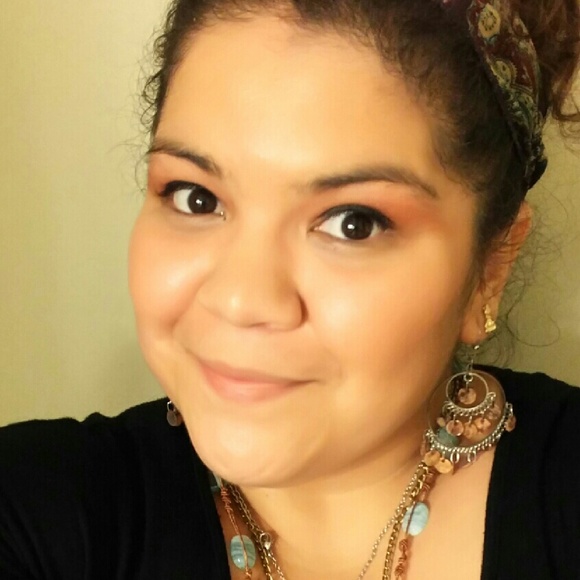 Meet your Posher, Cassandra - Picture 1 of 1