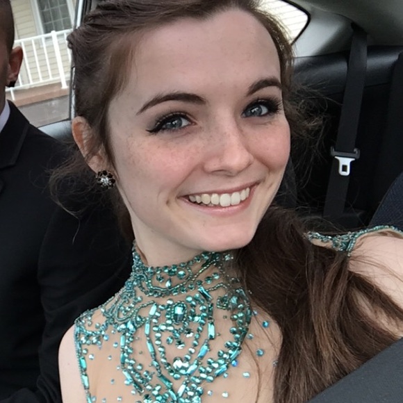 Meet your Posher, Olivia - Picture 1 of 1