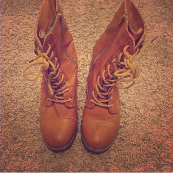 Boots size 6