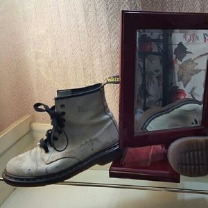 ISO:your most ugly,ruined,trashed leather boots!