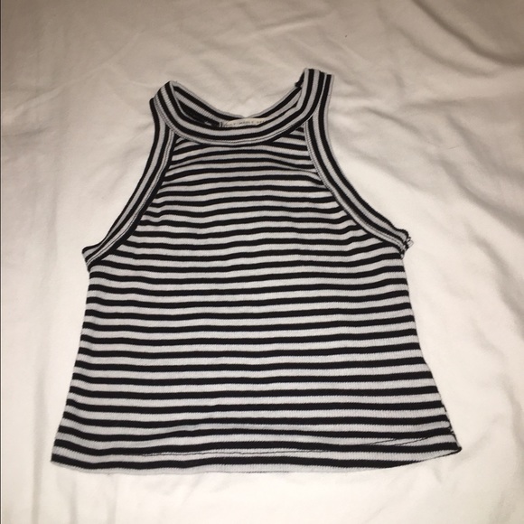 urban outfitters crop top!