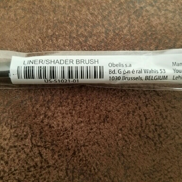 Eyeliner and shader brush - Picture 3 of 3