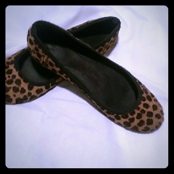 Gap size 6 leopard flats