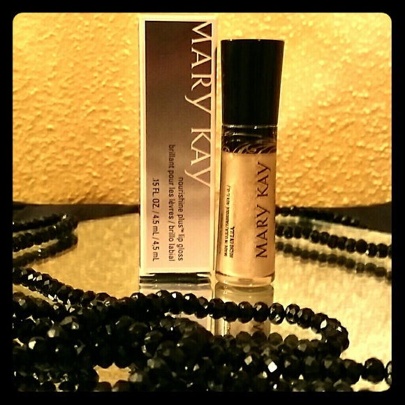 Mary Kay nourishine plus lip gloss Cream & sugar