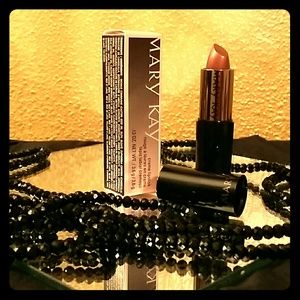 Mary Kay  Raisinberry cream lipstick
