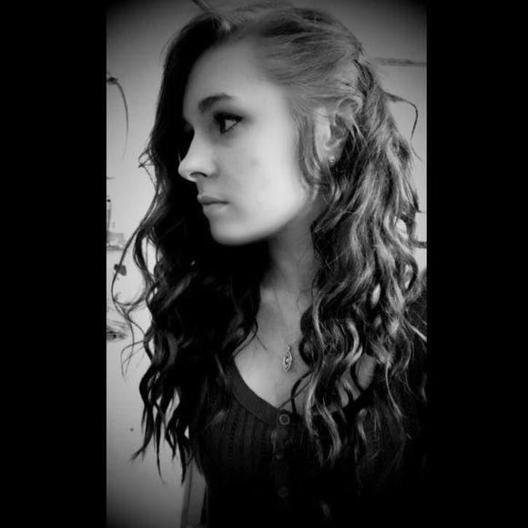 Meet your Posher, Karli - Picture 1 of 1