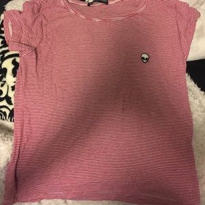 CLOSET CLOSING Mason Striped alien tee