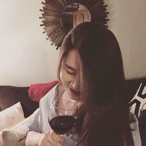 Meet your Posher, Claire lu