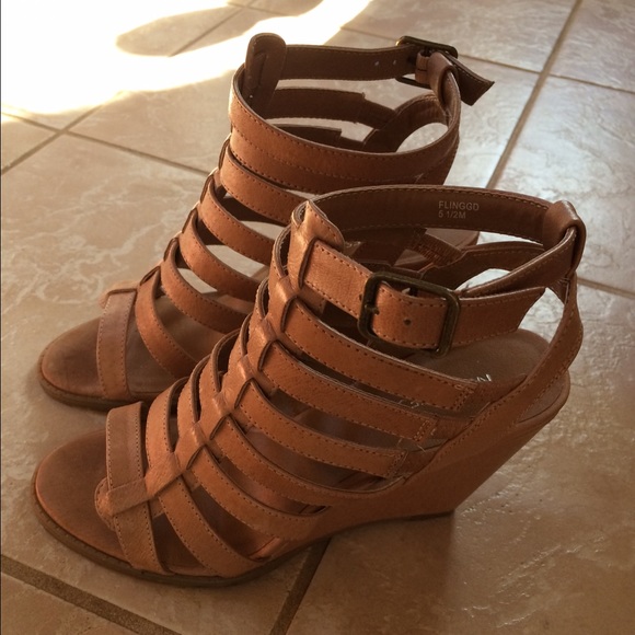 Nine West tan wedges.