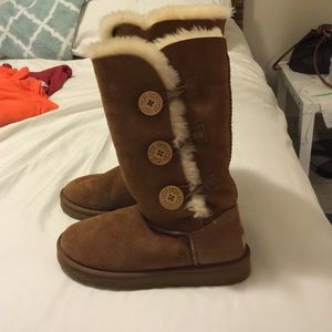 Bailey Button Triplet Ugg boots in Chestnut