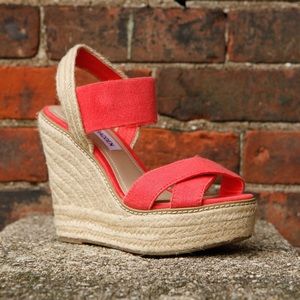 🦃 SALE 🦃 Steve Madden Coral Wedges