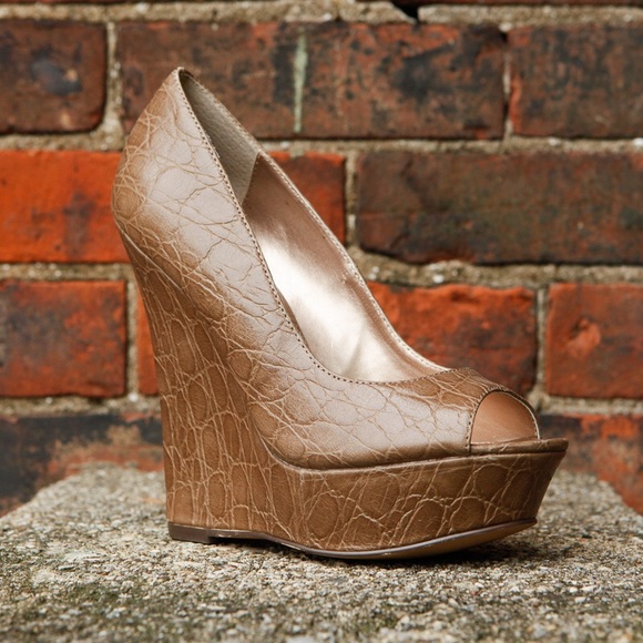 🦃 SALE 🦃 Steve Madden Peep-Toe Wedges
