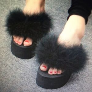 Black fluffy thong flatform flip flop