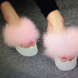 Pink/white fluffy thong flatform flip flop