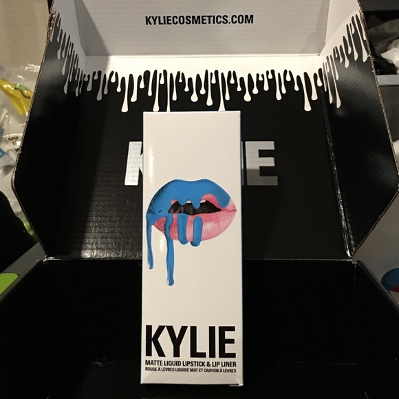 Kylie Cosmetics Skylie Lip Kit - Picture 1 of 4