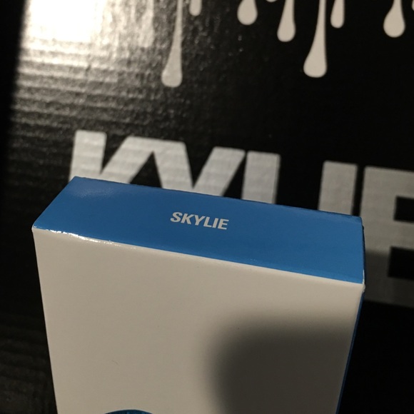 Kylie Cosmetics Skylie Lip Kit - Picture 2 of 4